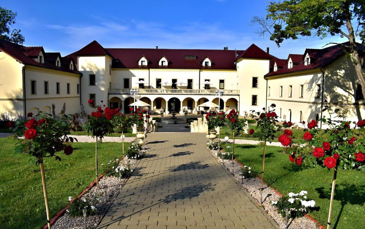 Отель Zamek Kamenny Dvur Kynsperk nad Ohri Экстерьер фото